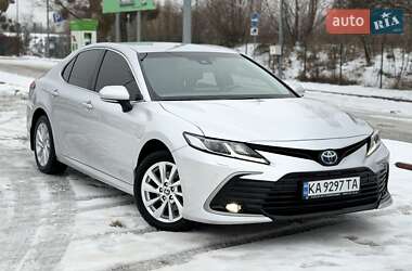 Седан Toyota Camry 2023 в Киеве