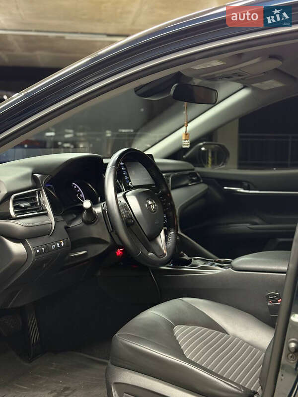Седан Toyota Camry 2021 в Одессе