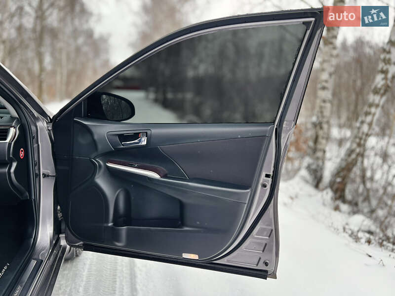 Седан Toyota Camry 2017 в Виннице