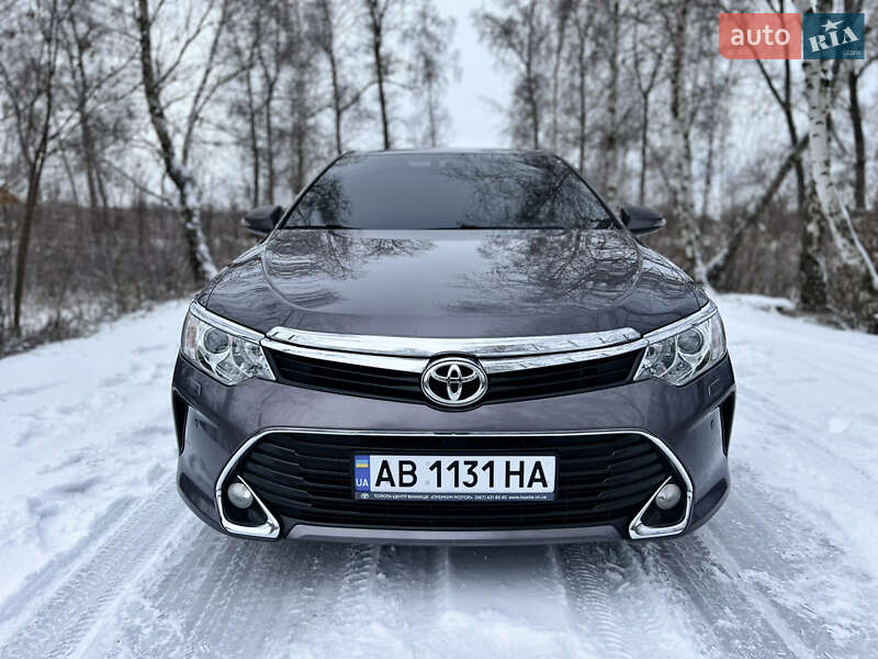 Седан Toyota Camry 2017 в Виннице