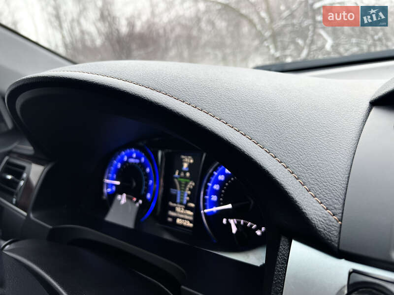 Седан Toyota Camry 2017 в Виннице