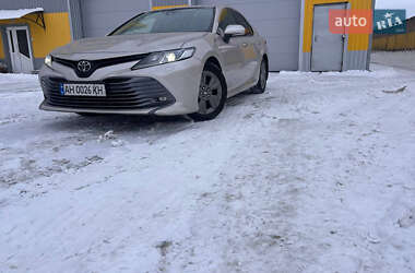 Седан Toyota Camry 2017 в Звягеле