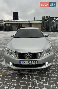 Седан Toyota Camry 2012 в Харкові