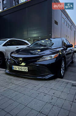 Седан Toyota Camry 2018 в Киеве