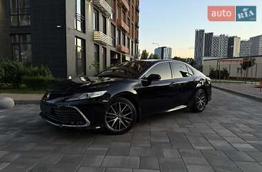 Седан Toyota Camry 2021 в Киеве