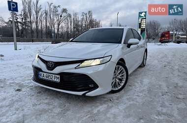 Седан Toyota Camry 2018 в Киеве