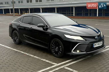 Седан Toyota Camry 2023 в Ромнах
