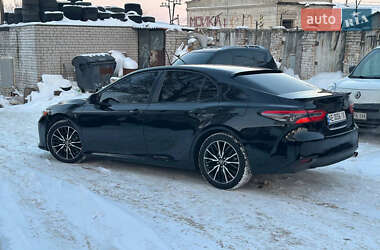 Седан Toyota Camry 2018 в Днепре