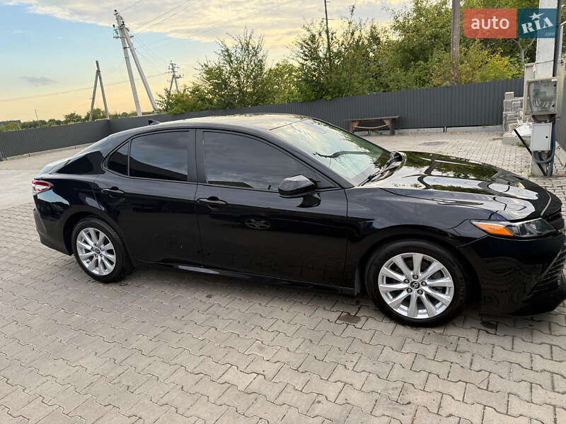 Седан Toyota Camry 2019 в Дружбе