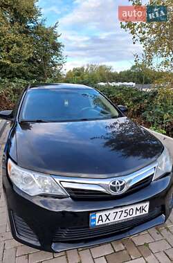 Седан Toyota Camry 2012 в Харкові
