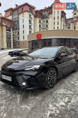 Седан Toyota Camry 2024 в Києві