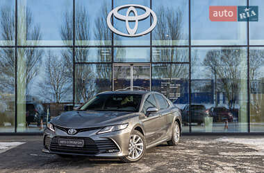 Седан Toyota Camry 2022 в Дніпрі