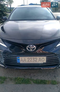 Седан Toyota Camry 2021 в Киеве