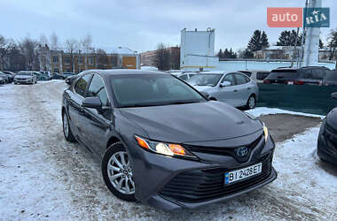 Седан Toyota Camry 2018 в Полтаве