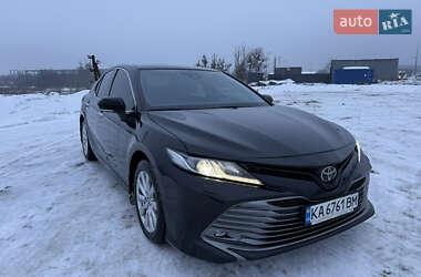 Седан Toyota Camry 2017 в Киеве