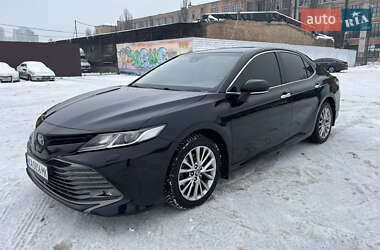 Седан Toyota Camry 2018 в Києві