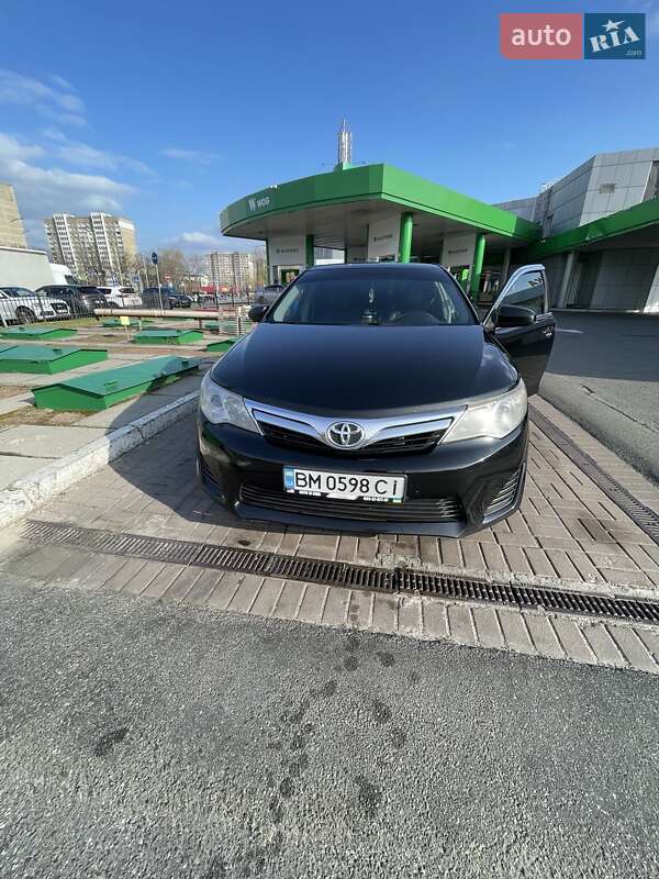 Седан Toyota Camry 2013 в Киеве
