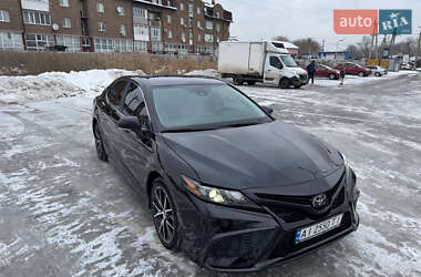 Седан Toyota Camry 2022 в Киеве