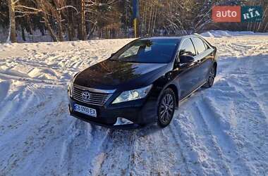 Седан Toyota Camry 2012 в Чернигове