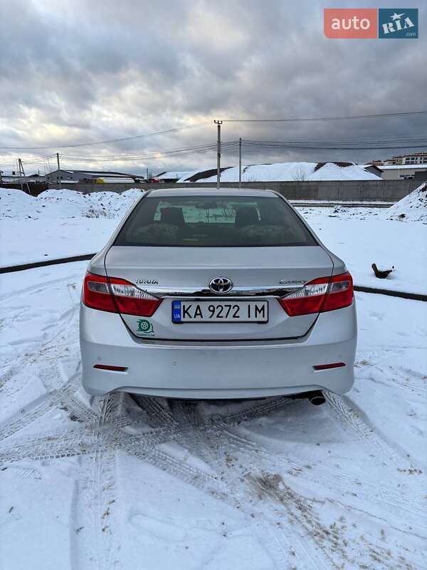 Седан Toyota Camry 2012 в Києві