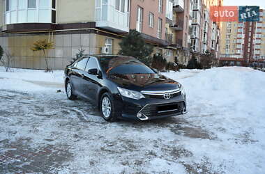 Седан Toyota Camry 2015 в Житомирі