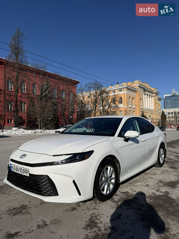 Седан Toyota Camry 2024 в Киеве