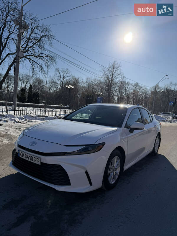 Седан Toyota Camry 2024 в Киеве