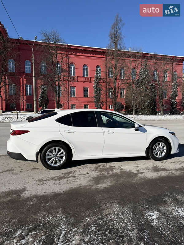 Седан Toyota Camry 2024 в Киеве