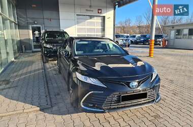 Седан Toyota Camry 2023 в Тернополе