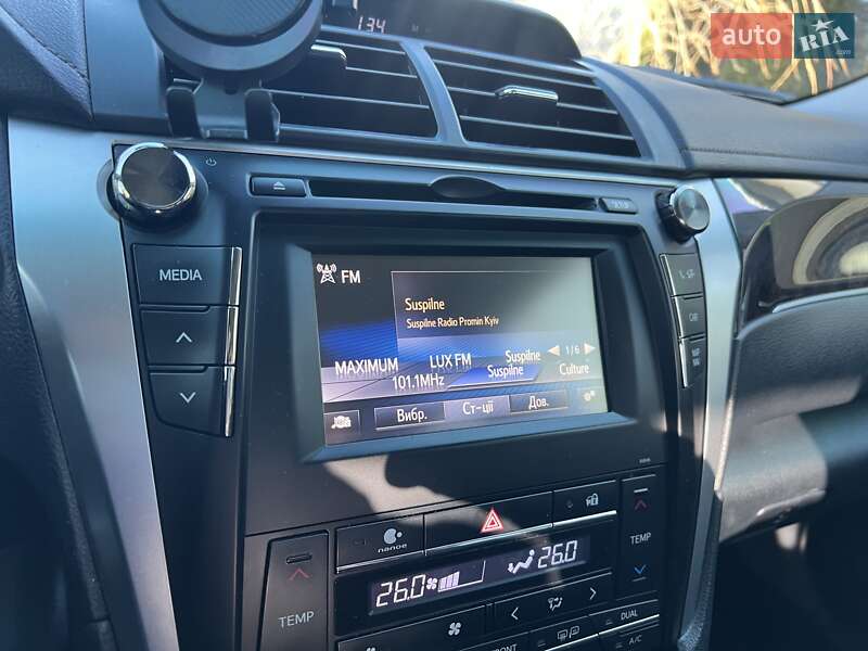 Седан Toyota Camry 2016 в Киеве