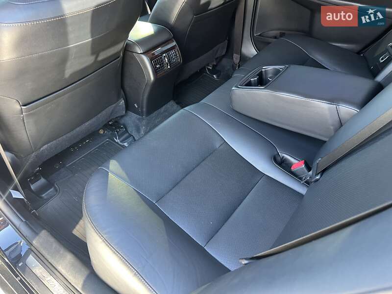 Седан Toyota Camry 2016 в Киеве