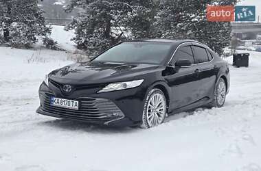 Седан Toyota Camry 2020 в Киеве