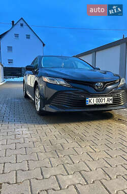 Седан Toyota Camry 2019 в Киеве