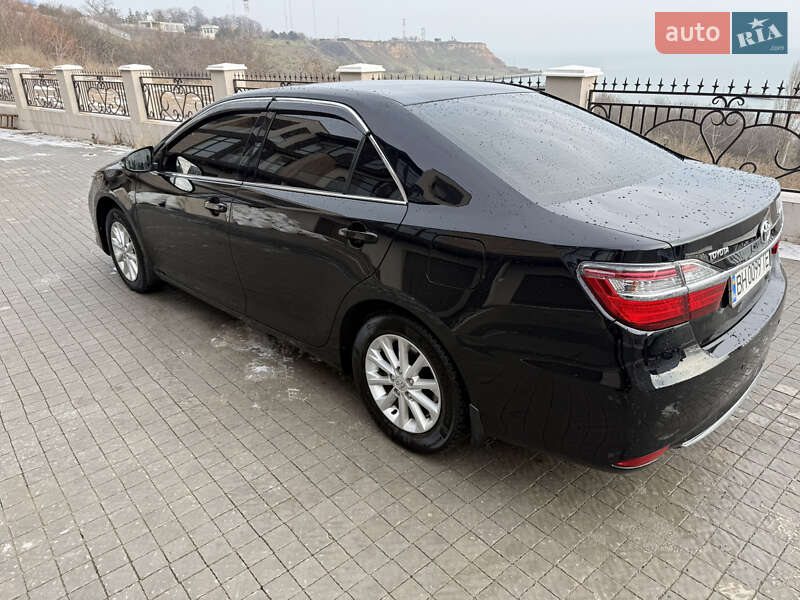 Седан Toyota Camry 2017 в Подольске