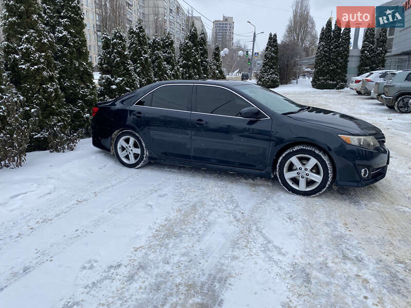 Седан Toyota Camry 2014 в Харькове