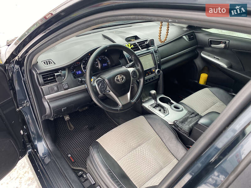 Седан Toyota Camry 2014 в Харькове