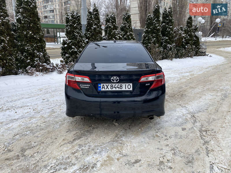 Седан Toyota Camry 2014 в Харькове