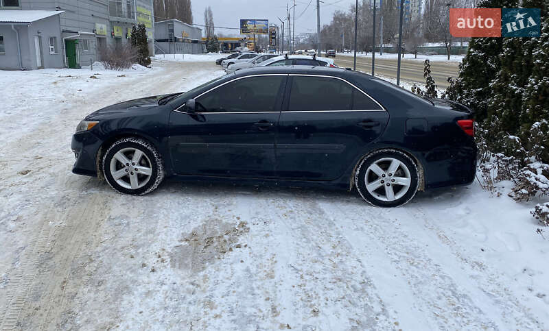 Седан Toyota Camry 2014 в Харькове