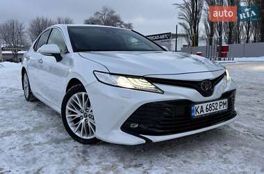 Седан Toyota Camry 2018 в Киеве