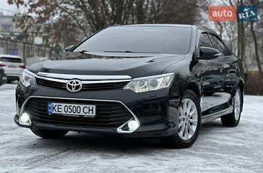 Седан Toyota Camry 2017 в Днепре