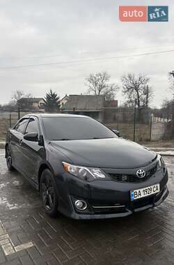Седан Toyota Camry 2013 в Днепре