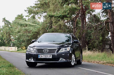 Седан Toyota Camry 2012 в Черкасах
