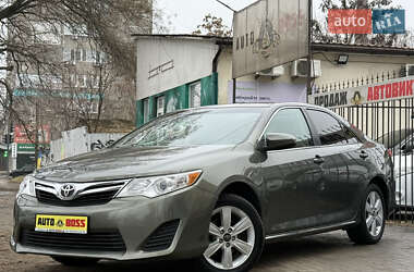 Седан Toyota Camry 2014 в Николаеве