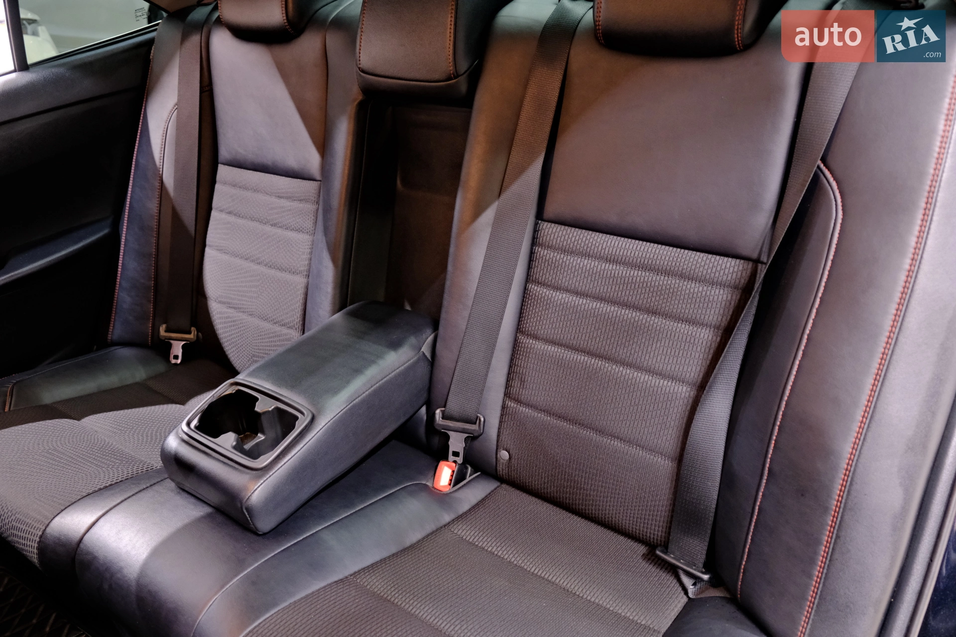2016 Toyota Camry - мініатюра 32