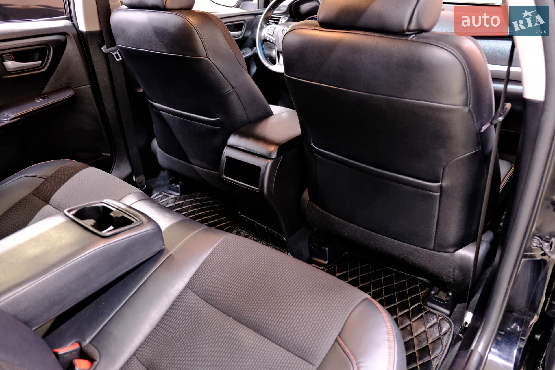 2016 Toyota Camry - мініатюра 35