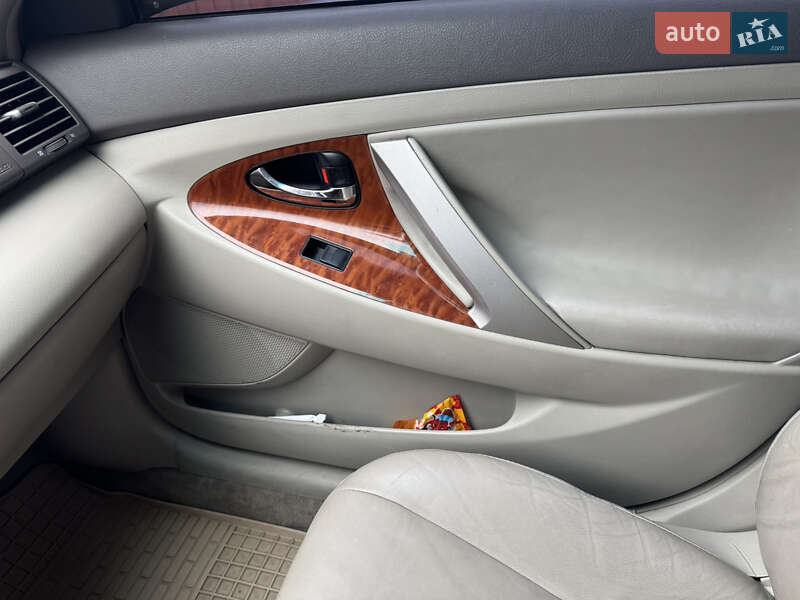 Седан Toyota Camry 2008 в Виннице