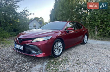 Седан Toyota Camry 2018 в Львове