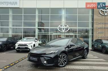 Седан Toyota Camry 2025 в Киеве