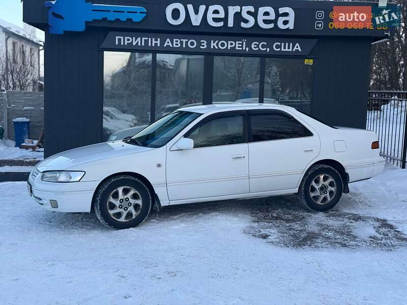 Седан Toyota Camry 1997 в Хмельницком