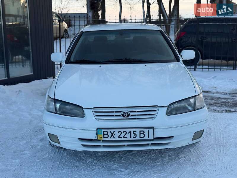 Седан Toyota Camry 1997 в Хмельницком